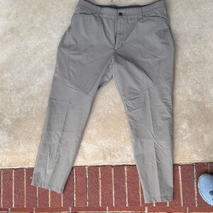 Kuhl Men's Tan Deceptr pants 38 x 30